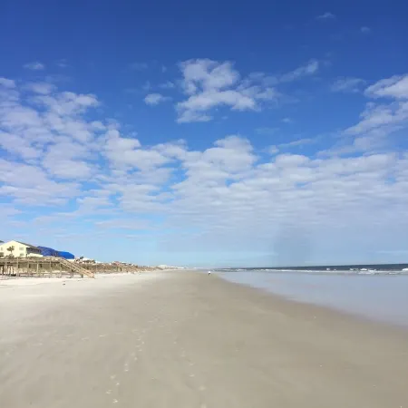 Best Beach view condo 2 story 2br 1.5ba views of ocean,pool & intercoastal.