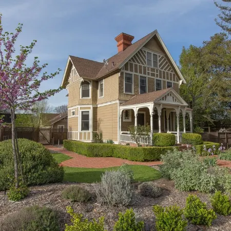 Historic Downtown House and Pool in Paso Robles Wine Country