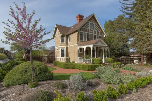 Historic Downtown House and Pool in Paso Robles Wine Country