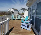 Beach Breezes • Sunset Sound Views • Walk to Beach • Bikes & Gear