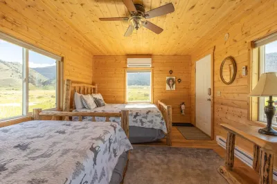 Family friendly cabin close to Yellowstone National Park and Madison River 클리프 레이크 주변 호텔