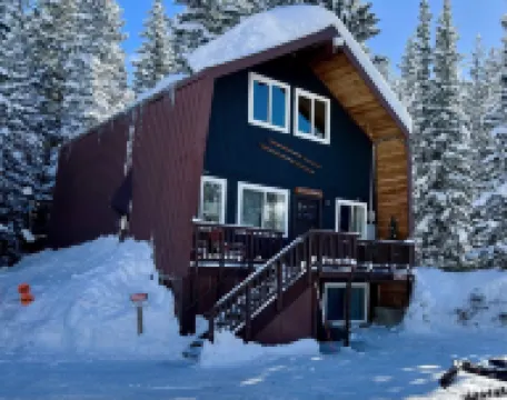 WALK TO BRIGHTON + PRIVATE HOT TUB + MOUNTAIN VIEW