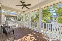 Spacious 5 bedroom Watercolor Home- close to pool, yard. INC. GOLF CART+4 BIKES