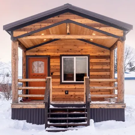 Kade's Cabin || 2 bed 1 bath urban cabin