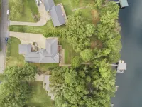 Relaxing Multi-family waterfront home with private dock on Lake Hartwell!