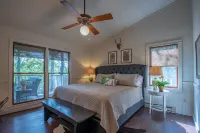 Perfect Upscale 2/2 Indoor/Outdoor Living 4100 elv. 0.8 mi to Main St. New HVAC