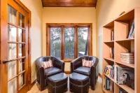 Steps from Four O Clock Run, Spacious and Charming  Ski-In/Ski-Out Retreat