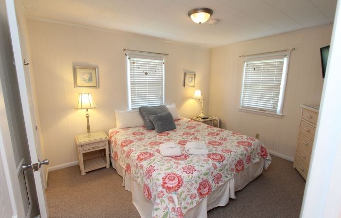In The Heart of Hatteras Village. Close to Beach, Restaurants and Marinas.