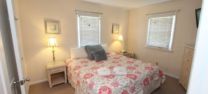 In The Heart of Hatteras Village. Close to Beach, Restaurants and Marinas. โรงแรมในฮัตเตราส