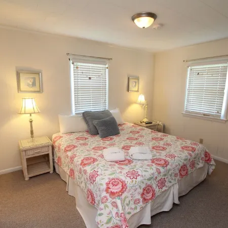 In The Heart of Hatteras Village. Close to Beach, Restaurants and Marinas.