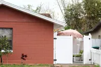 Charming studio in delightful Orlando with WiFi and AC