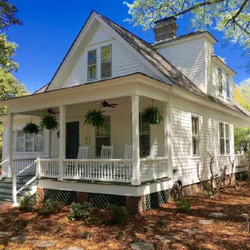 The Craddock - Tufts Home & Antique Carriage House - 6BR 5.5 Baths - Sleeps 12+