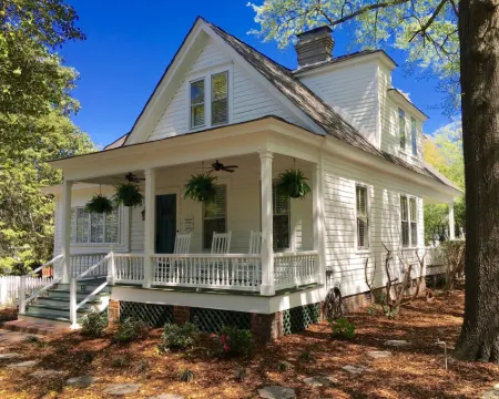 The Craddock - Tufts Home & Antique Carriage House - 6BR 5.5 Baths - Sleeps 12+ Hotels in Pinehurst