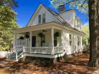 The Craddock - Tufts Home & Antique Carriage House - 6BR 5.5 Baths - Sleeps 12+ - Landsted