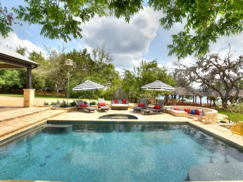 LOCATION!!  Lake Travis Waterfront~Pool, Spa, Outdoor Kitchen, Location