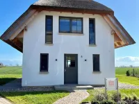 Dream thatched house with water view - 3 bedrooms - 10 min. walk to the beach Hotels in Dranske