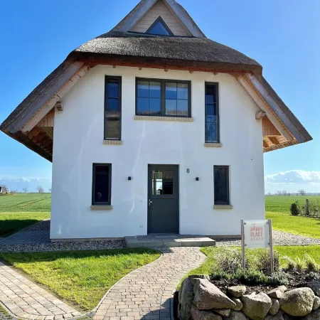 Dream thatched house with water view - 3 bedrooms - 10 min. walk to the beach