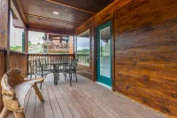 Brand new/Luxury Cabin/ 2 min to Dollywood/Hot-tub