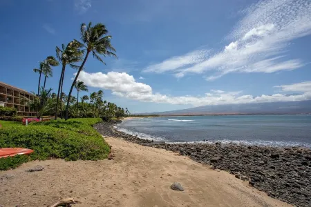 Oceanview, Air Conditioned, Centrally Located Maalaea Banyan Condo