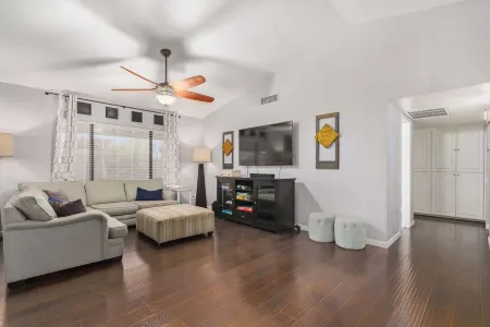 Paradise in Chandler! Heated/cooled pool included. Отели в г. Чендлер