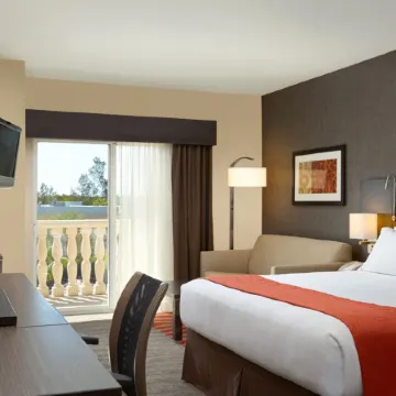 Holiday Inn Express & Suites NAPLES DOWNTOWN - 5TH AVENUE by IHG