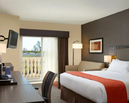 Holiday Inn Express & Suites NAPLES DOWNTOWN - 5TH AVENUE by IHG Hotels in Collier County