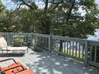 Lakehouse Paradise w/ Hot Tub Near Cascade Mountain Hotels in Packwaukee