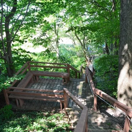 Cozy Lakeside Cottage.... with access to a private beach!