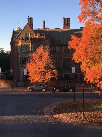 Stunning Mediterranean Monument Avenue flat in the heart of RVA's Fan District Отели рядом с достопримечательностью «Университет Ричмонд»