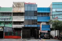 RedDoorz @ Jalan Biak Roxy Jakarta Hotel a Giacarta centrale