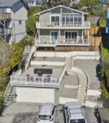 Gorgeous hillside home with ocean views!