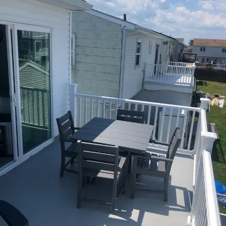 Newly Renovated Condo 2 Bd/1Bth - 1.5 Blocks to Beach
