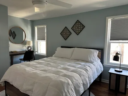 Cozy apartment right in Downtown Downers Grove