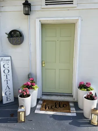 Cute Guest Cottage Convenient Location