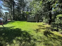 Charming cabin in delightful Montague with WiFi, AC, and parking