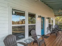 Huguenot Lake Front Cottage on Lake O' the Pines- 2 bedroom, 2 bath with a loft Hotels in Upshur County