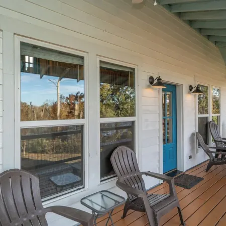 Huguenot Lake Front Cottage on Lake O' the Pines- 2 bedroom, 2 bath with a loft Отели в г. Апшур