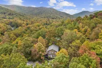Treetop Montreat/Blk Mtn 5BR /4BA cabin w/Creek just 20 minutes to Asheville!