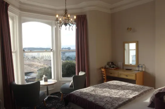 布萊恩-Y-摩爾酒店（限成人）