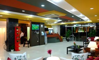 Plaza Home