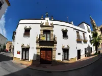 Palacio Sirvente Mieres - Parking Gratuito Hotel a Arjona