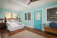 A Beautiful View Beach House at Kahalu'u Bay! Snorkeling & Surfing ~ Steps Away!