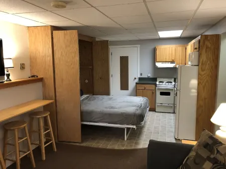 Ski In/Out at SugarloafShort Walk or Shuttle to Bars and Base AreaSleeps 4