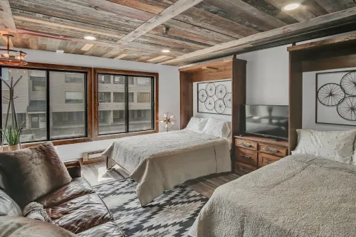 Stylish studio in the heart of downtown Winter Park and minutes from ski resort