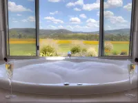 Azjure Studio Retreat Hotels in Ballandean