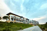 Maple Beach Golf & Resort ハスラ・アートワールド周辺のホテル