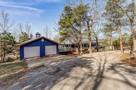Private Dock, Fishing, Hiking, Fire Pit, Hot Tub, Lakeview Haven on 8+ Acres