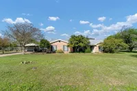 Midcentury Retreat on 1 Acre with Pool! Pets Welcome! Các khách sạn ở Willow Park