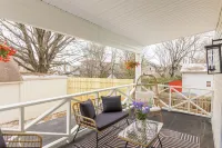 The White House on Oak - Minutes from Louisville - Homestays