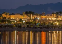 Cleopatra Luxury Resort Makadi Bay Отели рядом с достопримечательностью «Grand Waterworld Makadi : Water Slides»